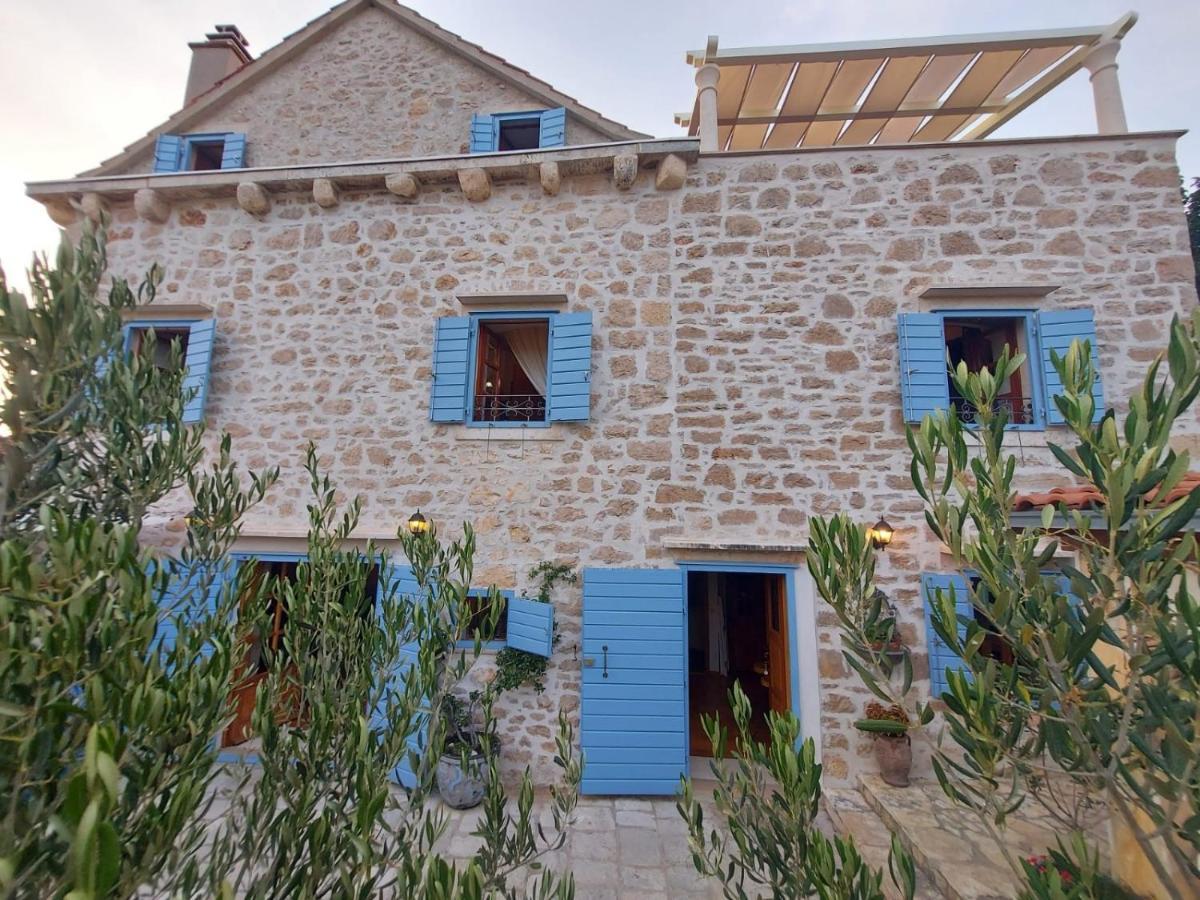Villa Vicina Heritage Villa For 9,Milna - Close To Restaurants And Shops Exteriér fotografie