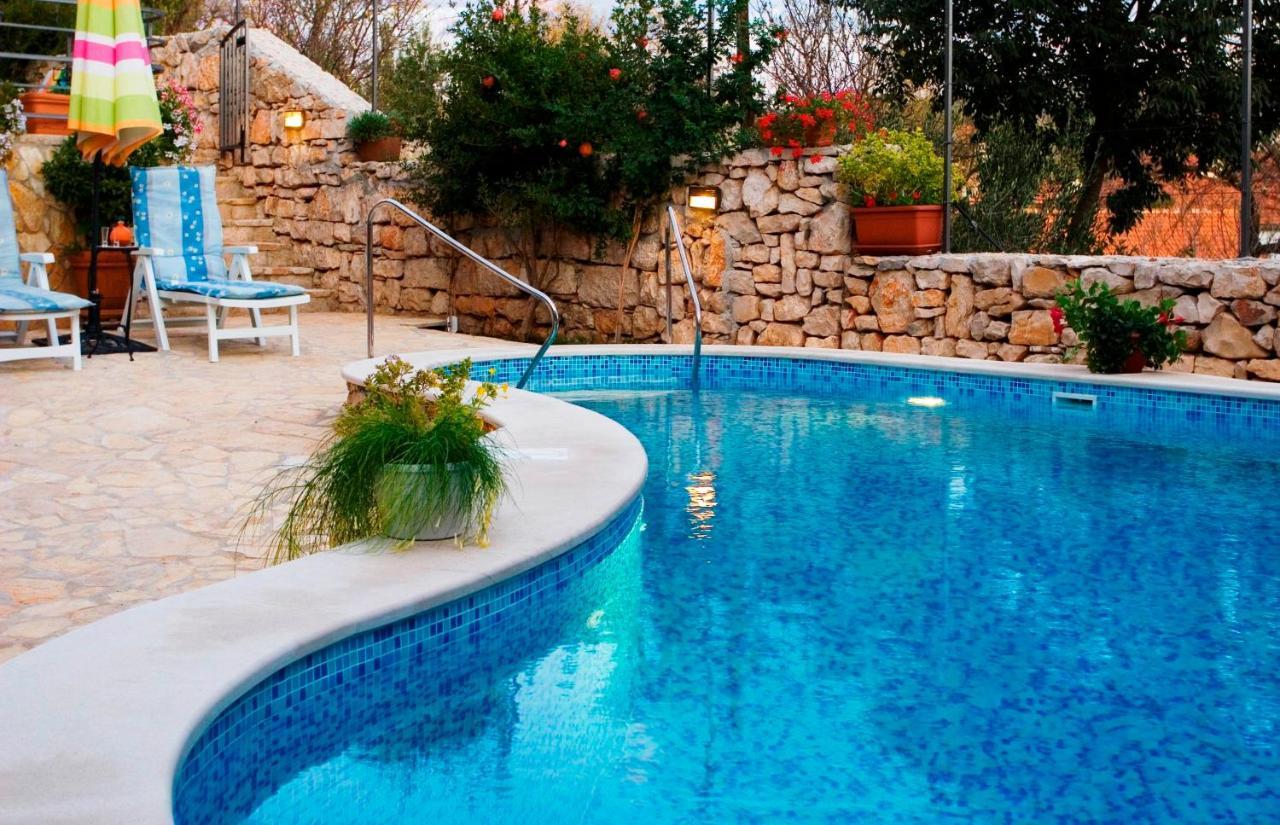Villa Vicina Heritage Villa For 9,Milna - Close To Restaurants And Shops Exteriér fotografie