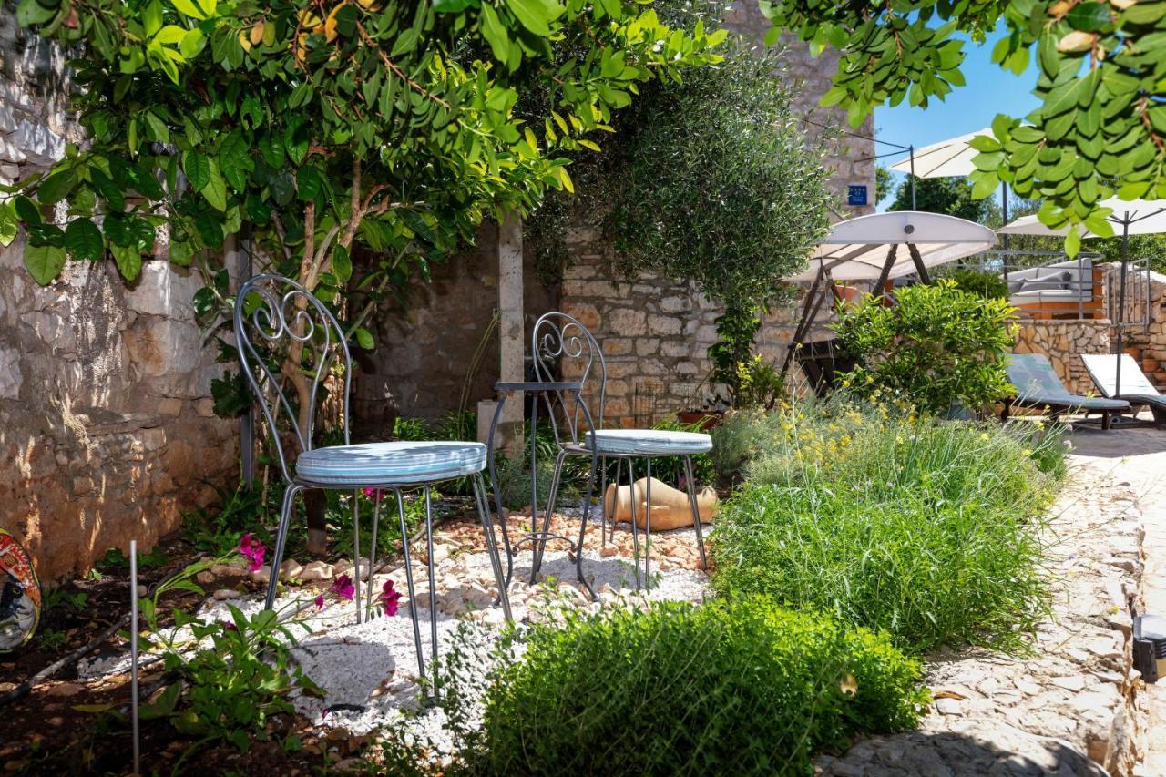 Villa Vicina Heritage Villa For 9,Milna - Close To Restaurants And Shops Exteriér fotografie