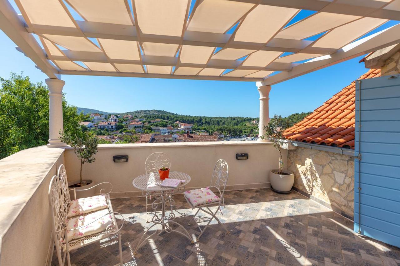 Villa Vicina Heritage Villa For 9,Milna - Close To Restaurants And Shops Exteriér fotografie