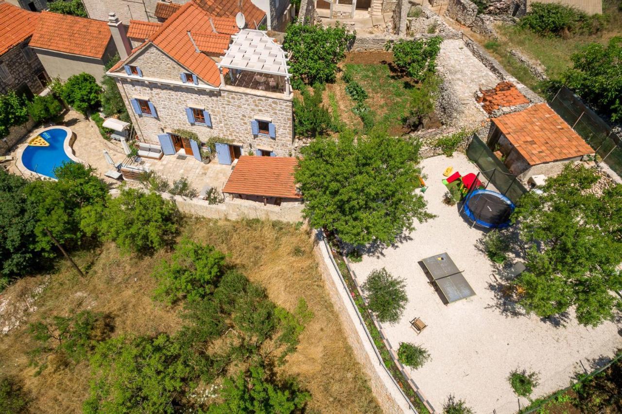 Villa Vicina Heritage Villa For 9,Milna - Close To Restaurants And Shops Exteriér fotografie