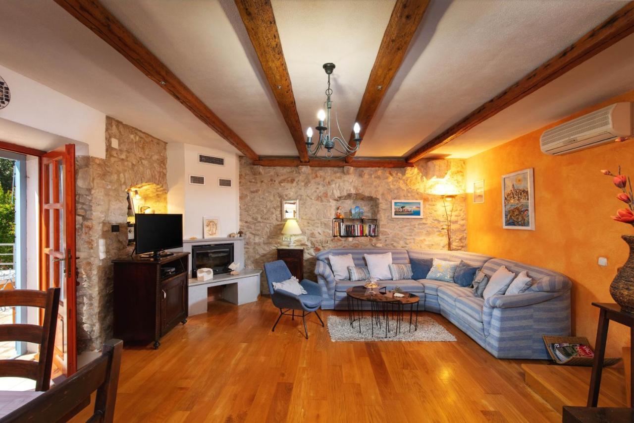 Villa Vicina Heritage Villa For 9,Milna - Close To Restaurants And Shops Exteriér fotografie