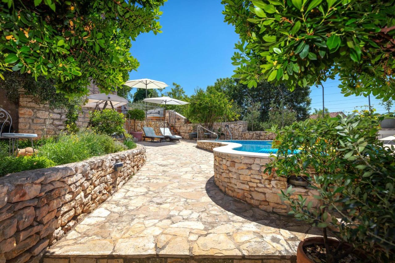 Villa Vicina Heritage Villa For 9,Milna - Close To Restaurants And Shops Exteriér fotografie