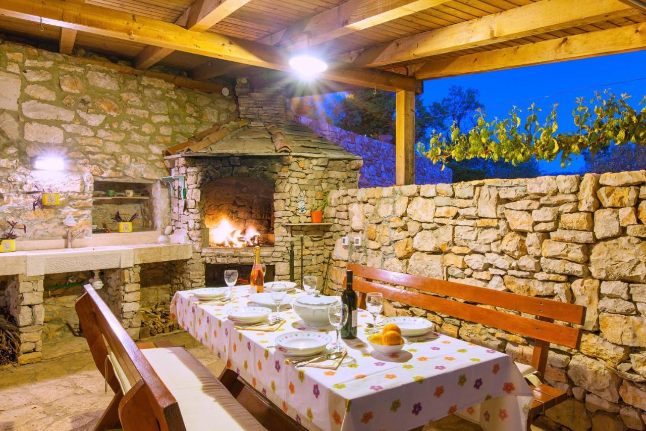Villa Vicina Heritage Villa For 9,Milna - Close To Restaurants And Shops Exteriér fotografie